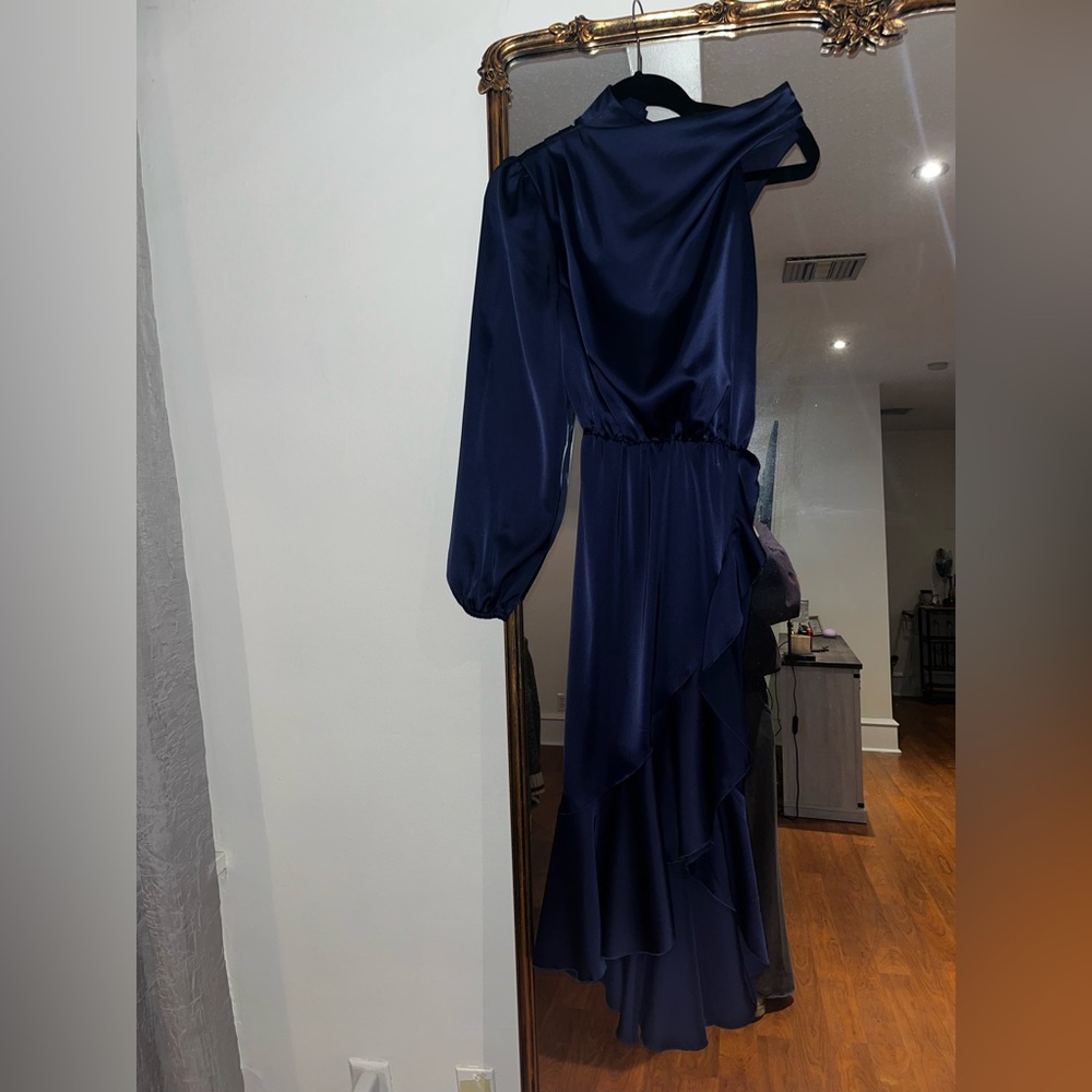 Elegant Navy One-Shoulder Dress - Picture 3 of 4